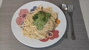 Tallarines con pesto de verdolaga